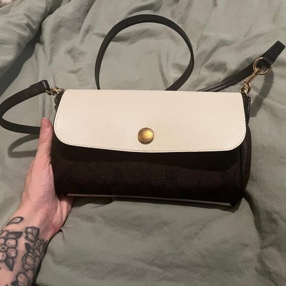 Coach Signature Reversible Flap Crossbody Purse - Picture 3 of 7